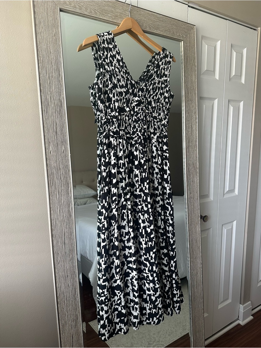 Rails Black White Abstract Sleeveless V-Neck Smocked Ruffle Midi Dress Small